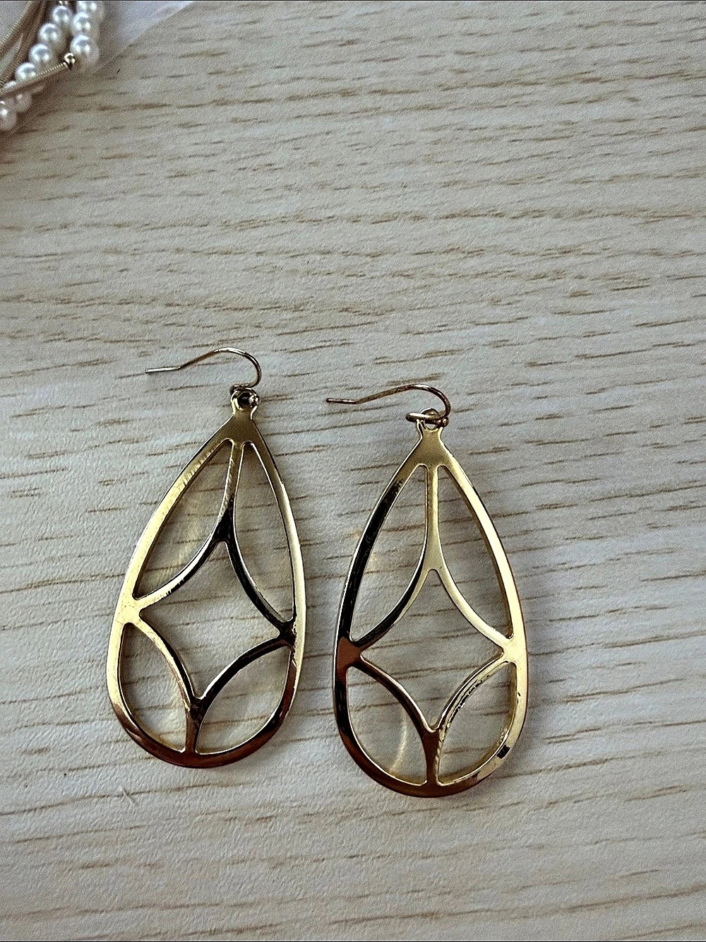 Gold-Tone Openwork Teardrop Earrings Like New